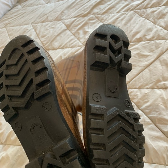 Burberry rain boots - Picture 9 of 11